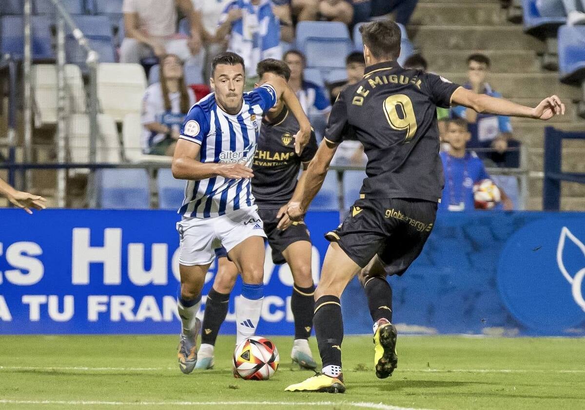 Nacho Heras durante el Recreativo-Castellón de esta temporada en el Nuevo Colombino