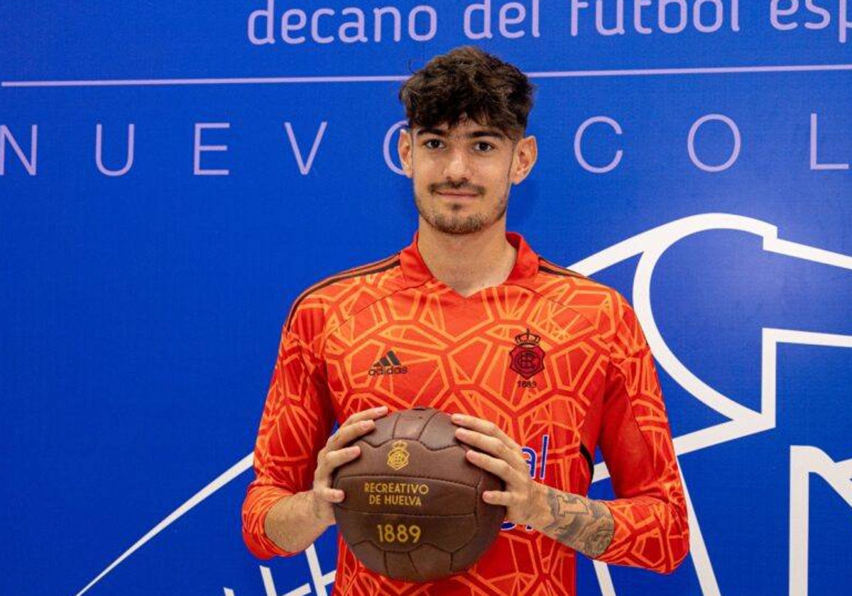 Adrián Víctores en su presentación con el Decano
