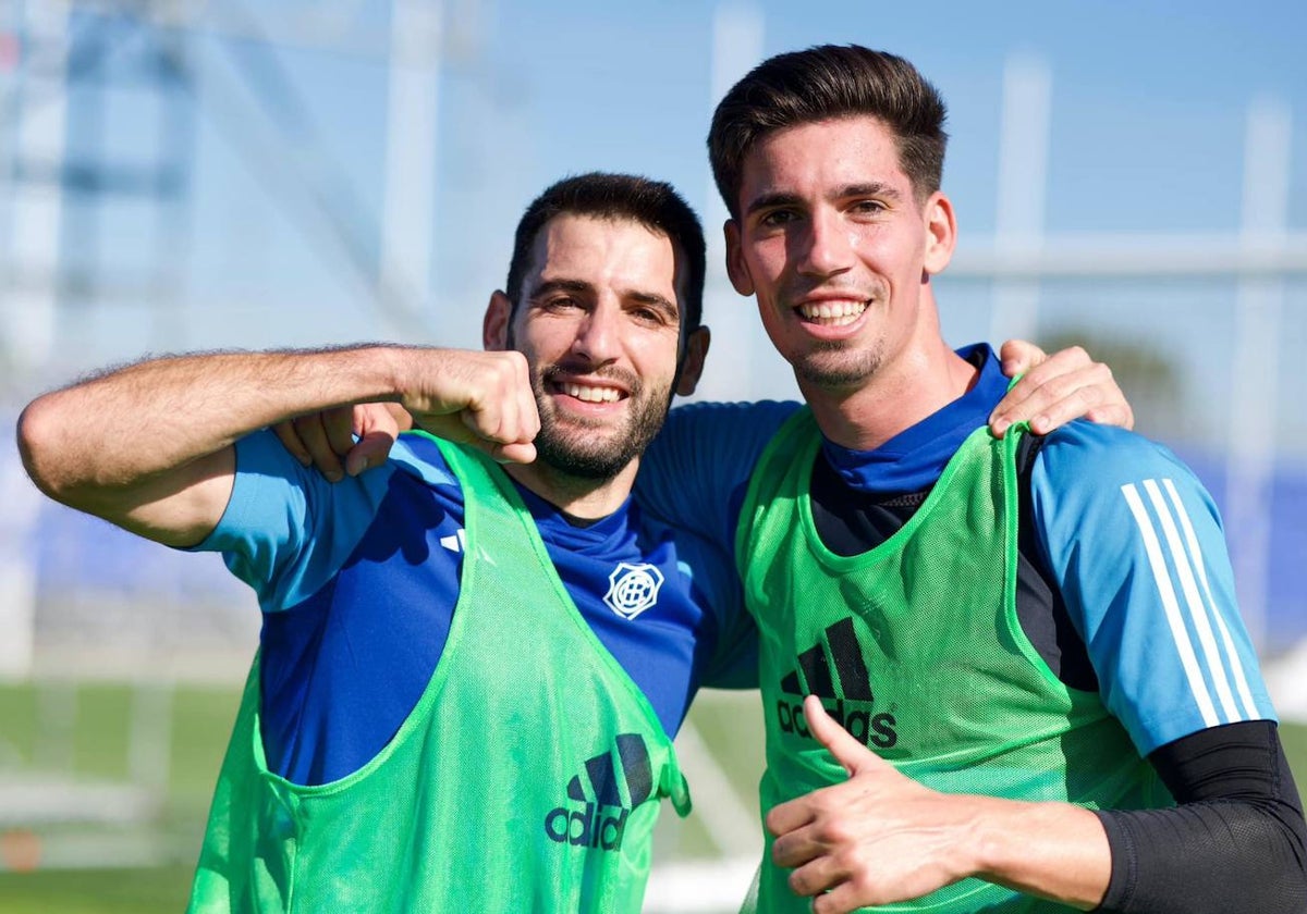 Antoñito y Alberto Trapero bromeando durante un entrenamiento