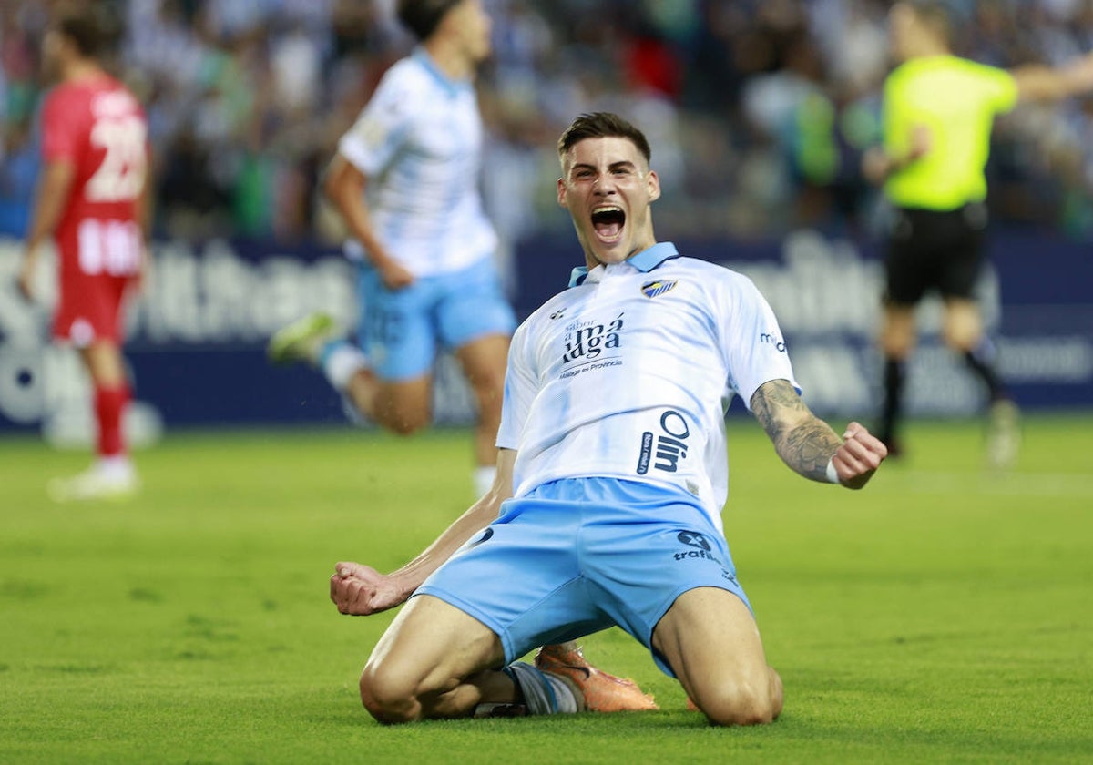 El delantero Roberto Fernández celebrando un gol ante el Atlético de Madrid B