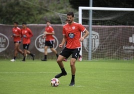 Dos de los héroes del ascenso del Recreativo viven en Primera RFEF una temporada para olvidar