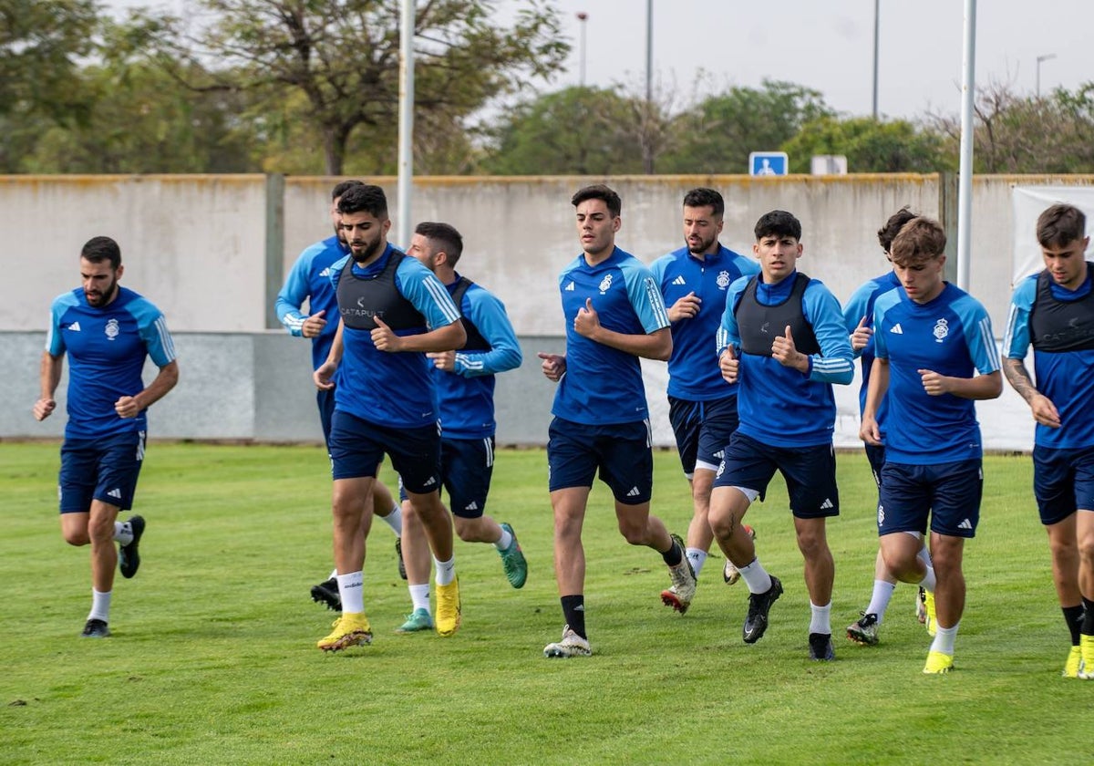 Jugadores del Decano, en un entrenamiento