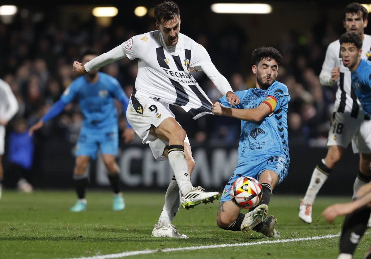 Jesús de Miguel durante un partido del Castellón esta temporada