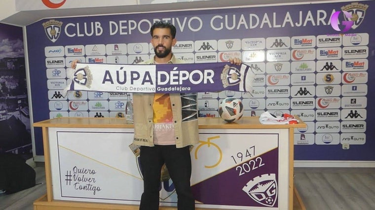 Adriá Arjona durante su presentación en enero con el Guadalajara de Segunda RFEF