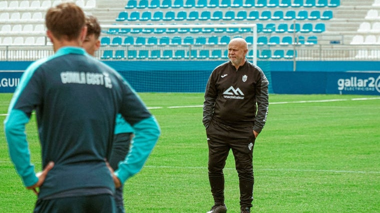 Jaime Munt, tercer entrenador ya esta campaña del equipo balear