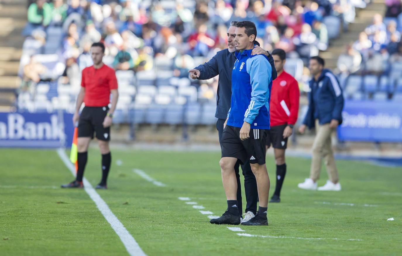 Galería de imágenes: del homenaje al Atlético Onubense a la indignación arbitral