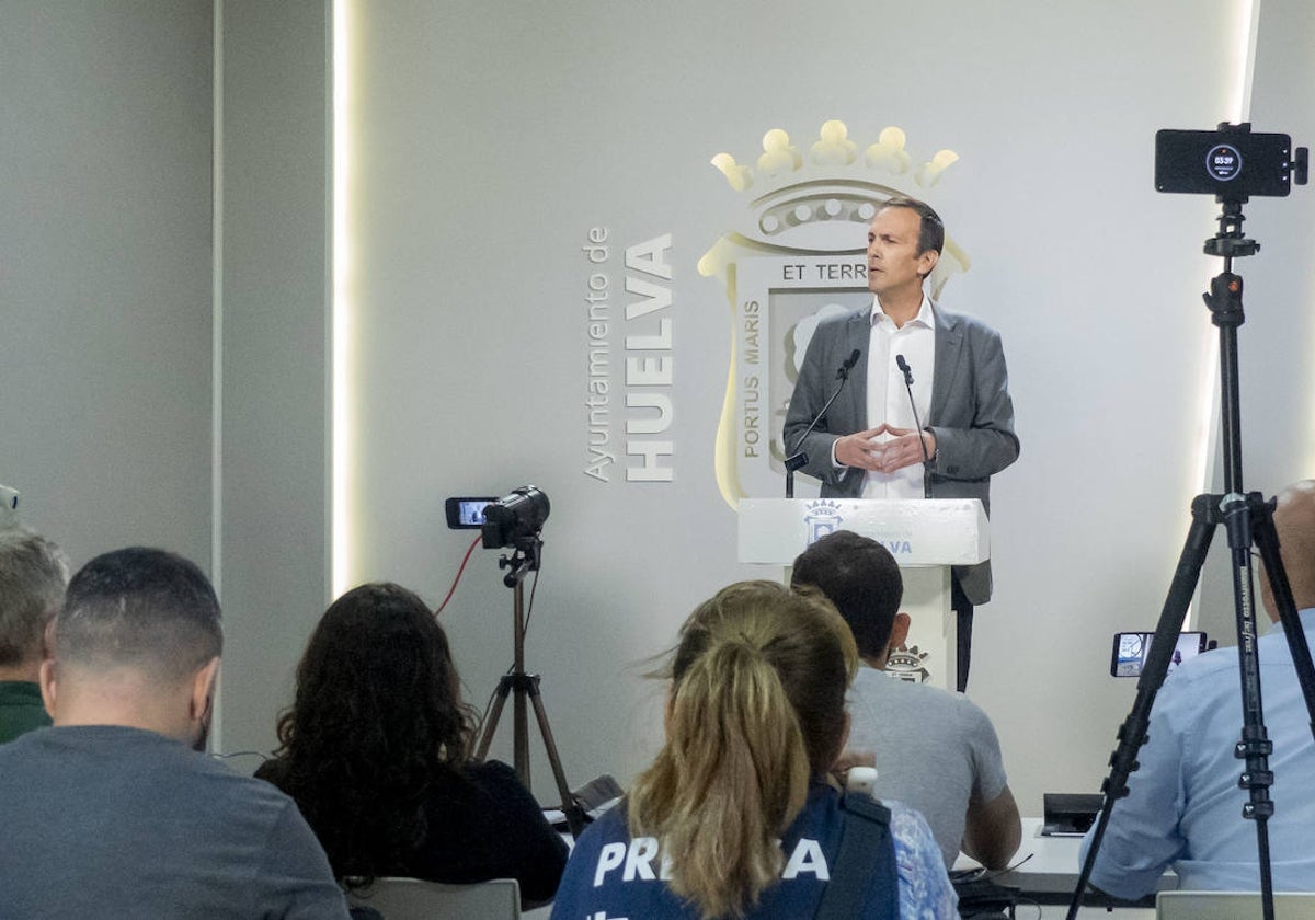 Paco Muñoz, en rueda de prensa sobre la situación del Recreativo y la oferta rechazada por Pablo Comas