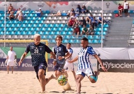 Los dos equipos del Recreativo Fútbol Playa se quedan a un paso de la final de la Eurowinners Cup