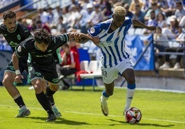 Medio kilo extra para que Óscar Arias potencie en mes y medio la plantilla del Recreativo