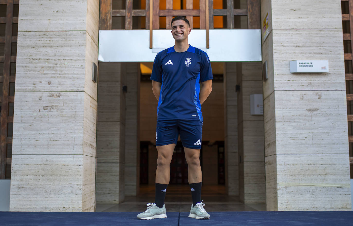 Presentación de las equipaciones: Así lucirá en los partidos y en los entrenamientos el Recreativo 2024/25