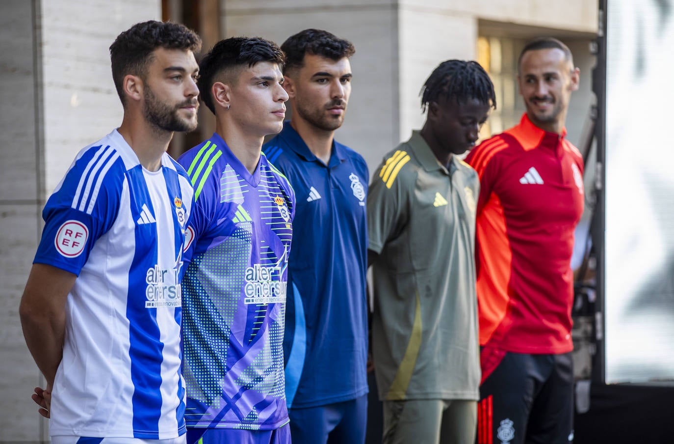 Presentación de las equipaciones: Así lucirá en los partidos y en los entrenamientos el Recreativo 2024/25