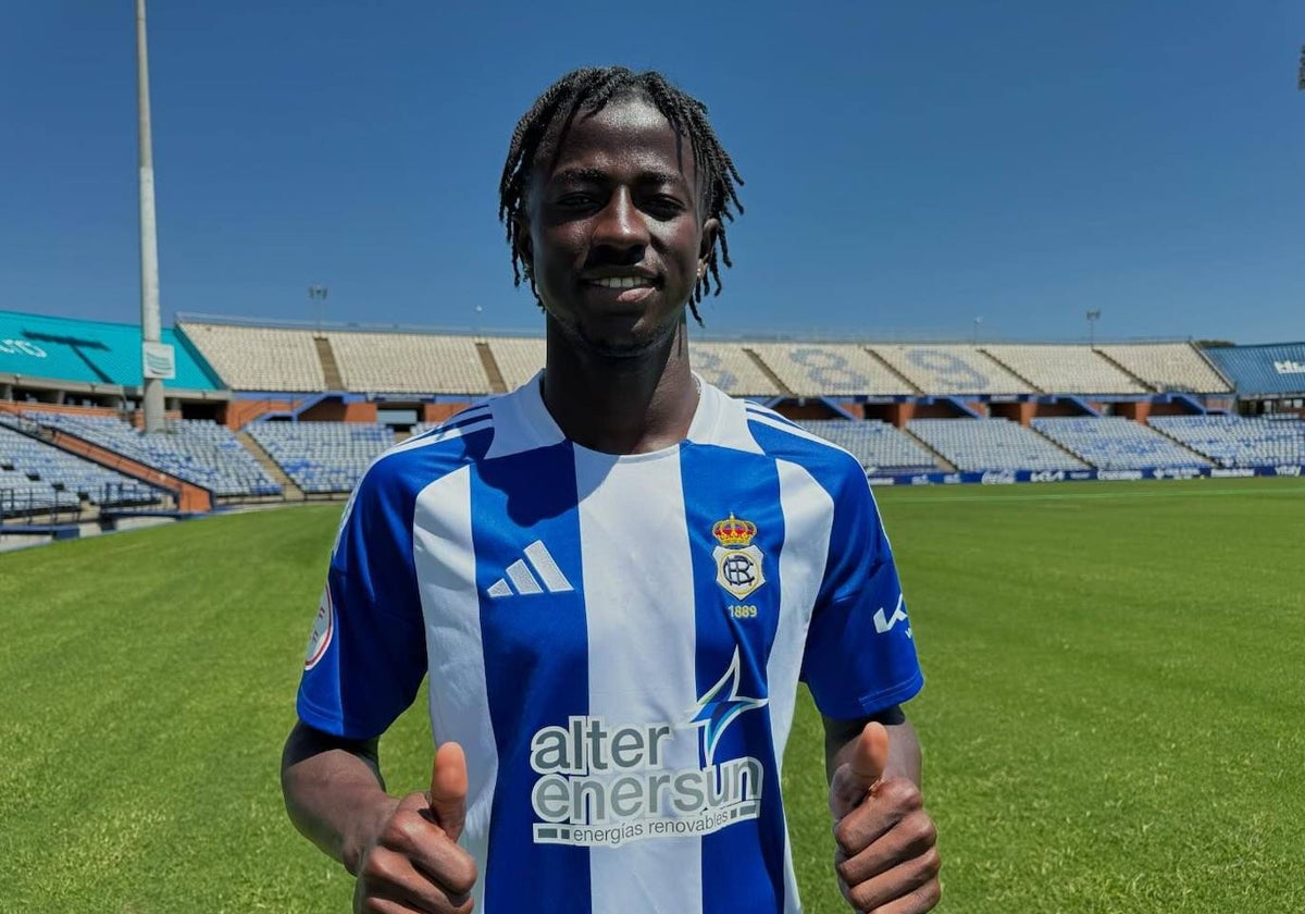 Boubacar Keita durante su presentación en el césped del Nuevo Colombino