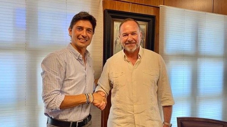 Jesús Vázquez y José Luis García-Palacios estrechan sus manos