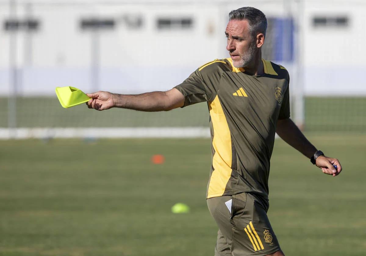 Abel Gómez durante un entrenamiento de esta temporada en el Nuevo Colombino