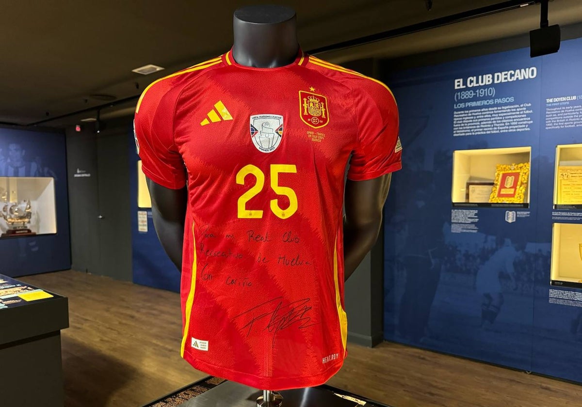 La camiseta de España de Fermín López ya está expuesta en el Museo del Decano