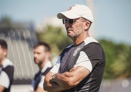 José Juan Romero avisa: «El Recre es un equipazo y hablar de jugar contra el colista es engañoso»