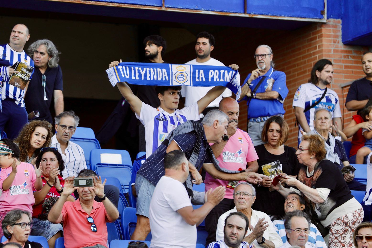 Las imágenes, con enfado de la grada incluido, del Recreativo-Fuenlabrada