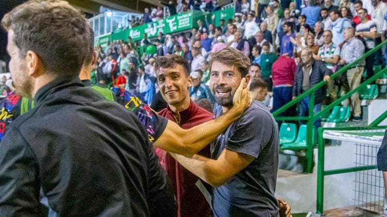 Coke Andújar en el estadio de El Palmar tras la reciente victoria lograda allí por el equipo gaditano ante el Fuenlabrada
