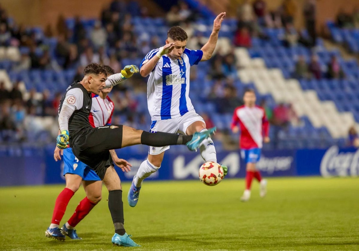 El Recreativo busca salir del descenso ganando en su visita al Yeclano