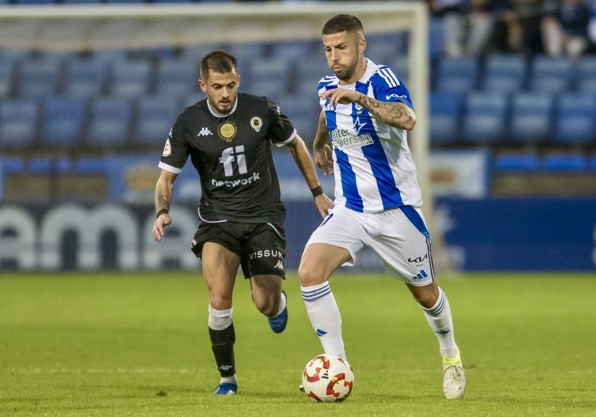 Antonio Domínguez durante el Recreativo-Hércules disputado en el Nuevo Colombino