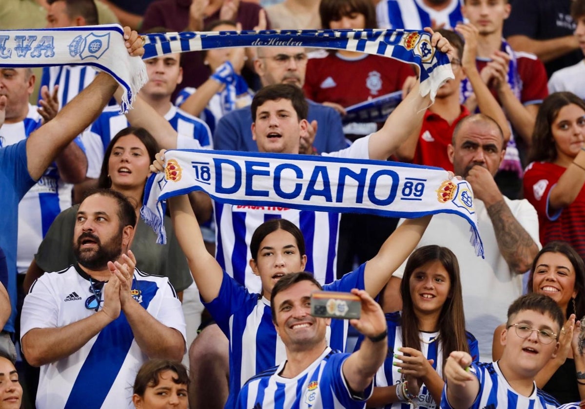 Aficionados del Recreativo de Huelva, en un partido