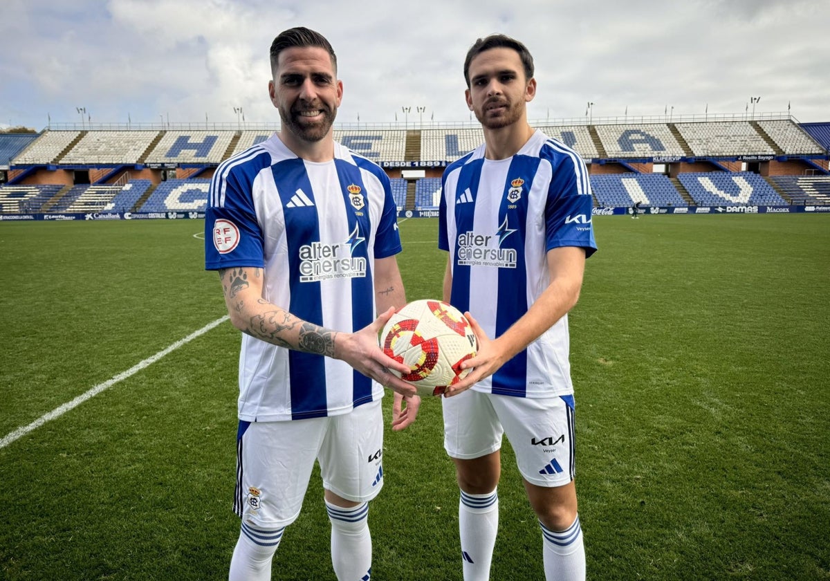 Rafa Gálvez y Abraham Bahachille, en el césped del Nuevo Colombino