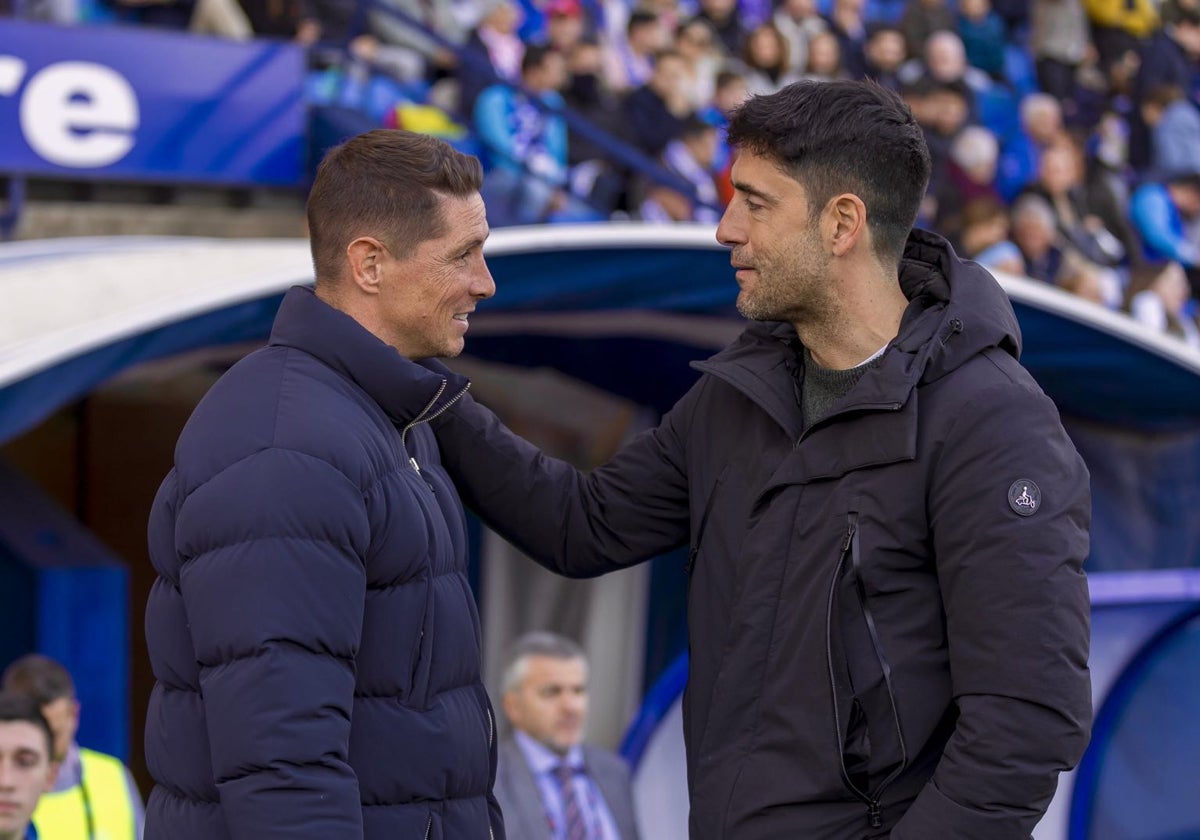 Torres y Vélez se saludan antes del choque