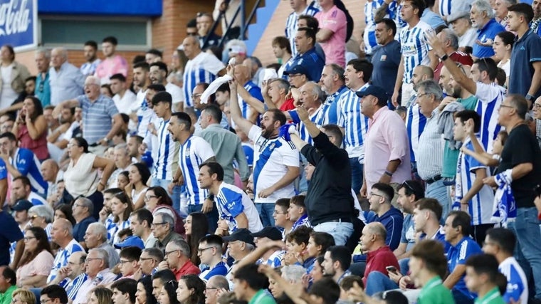 La afición albiazul protestando en uno de los encuentros del presente curso liguero