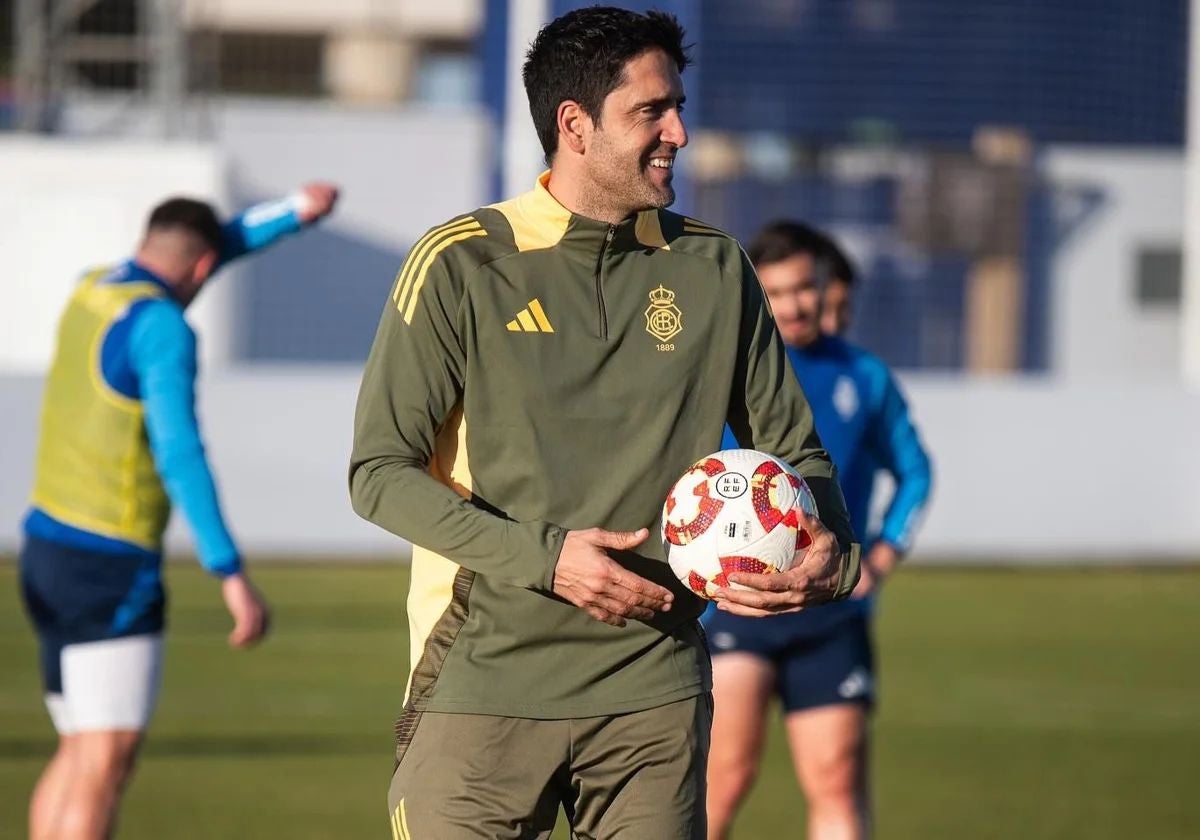 Íñigo Vélez en un entrenamiento en la Ciudad Deportiva Francisco Mendoza