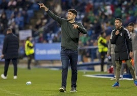 Íñigo Vélez asume que ante el Castilla «habrá futbolistas que jugarán en posiciones que no son las suyas pero tienen que competir bien»