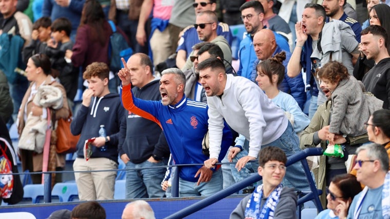 Aficionados albiazules muy enfadados