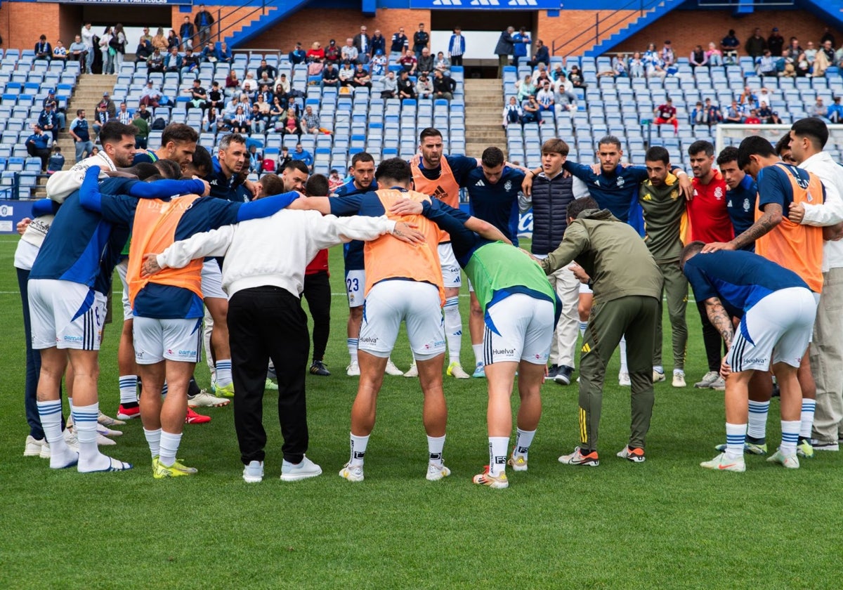 Piña de los jugadores del Decano