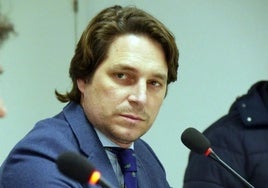 Adrián Fernández-Romero, el presidente del Recreativo, se ha reunido esta tarde con las peñas del club