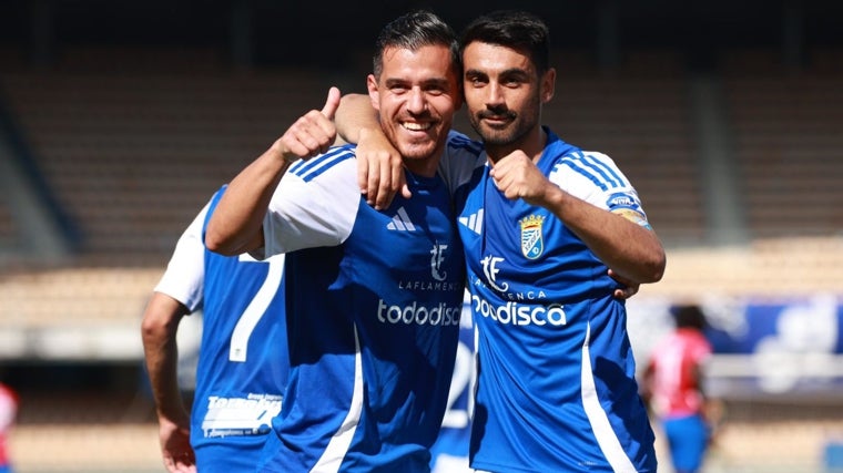 Dos jugadores del Xerez CD en un encuentro de esta temporada liguera en la Segunda RFEF