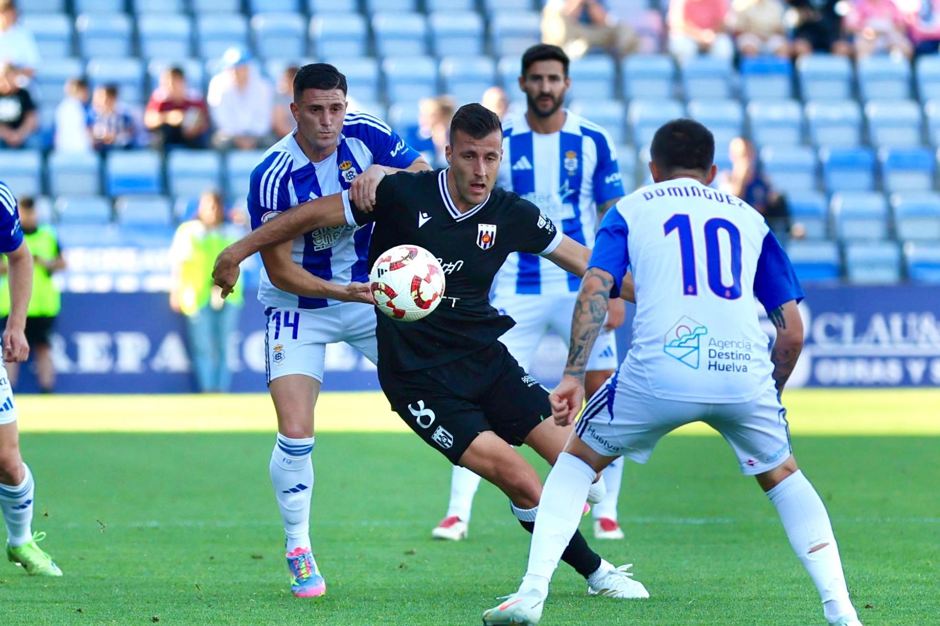 El descenso del Recreativo de Huelva tras perder con el Mérida, en imágenes