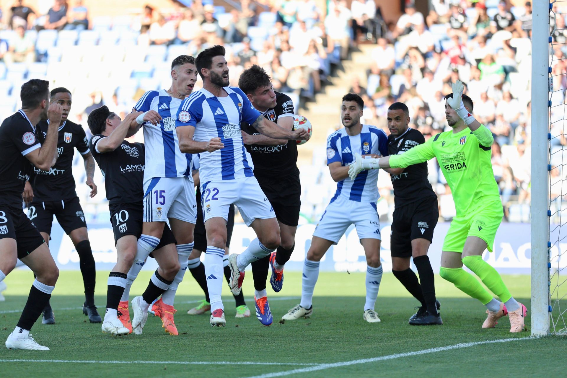 El descenso del Recreativo de Huelva tras perder con el Mérida, en imágenes