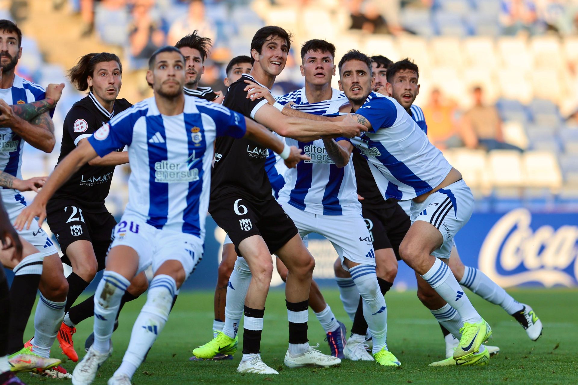 El descenso del Recreativo de Huelva tras perder con el Mérida, en imágenes