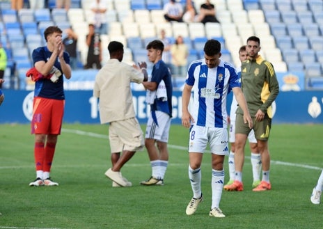 Imagen secundaria 1 - Sin perdón: El Recreativo de Huelva cae al agujero del fracaso que lleva cavando todo un año (0-1)