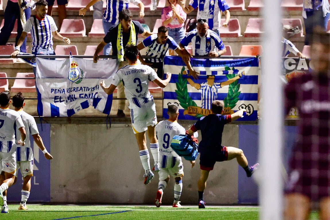 Las imágenes de la victoria del Recre en Estepona