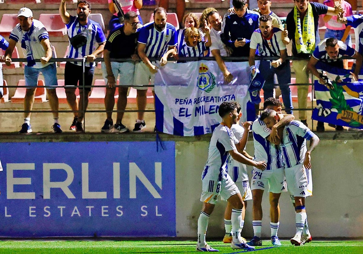 Los albiazules festejan el gol de la victoria
