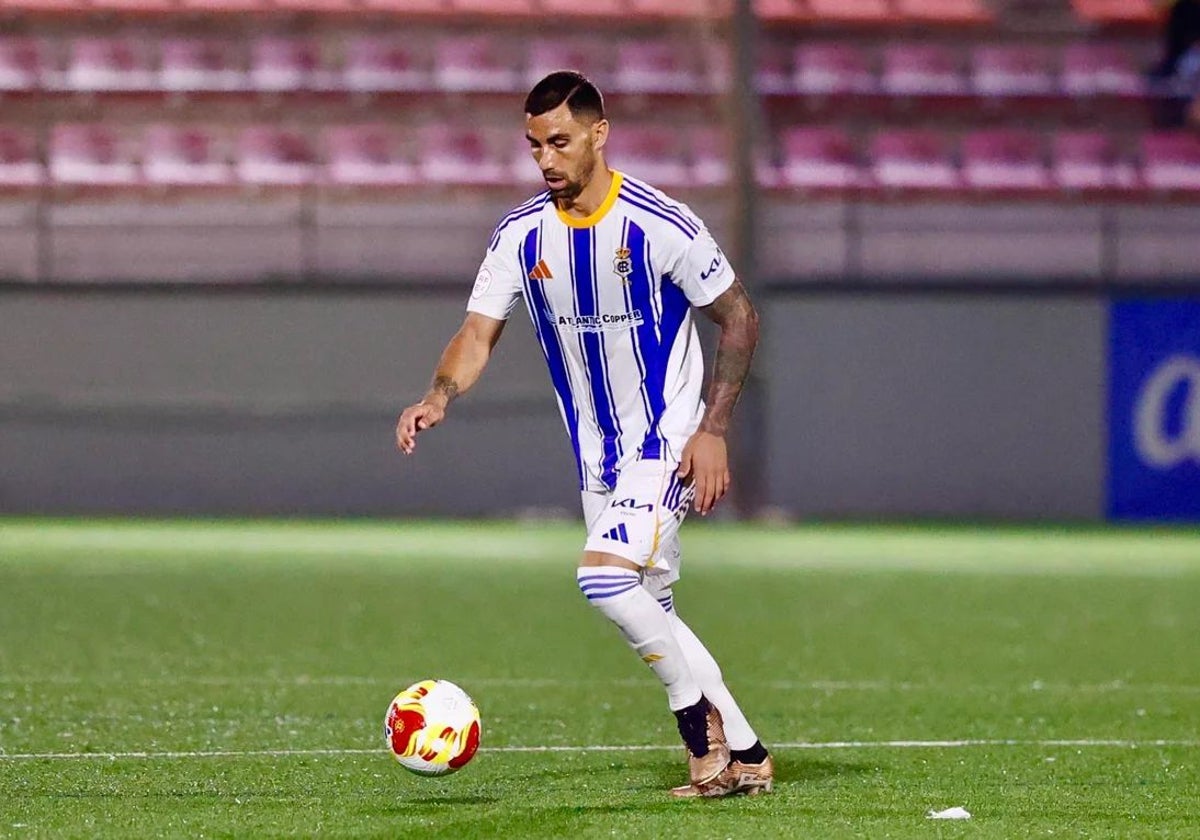 Manolo Bonaque, durante el Estepona-Recreativo