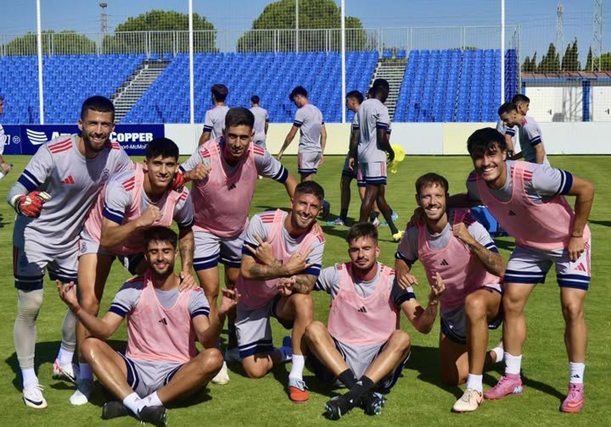 Varios jugadores del Decano en un entrenamiento esta semana en la Ciudad Deportiva