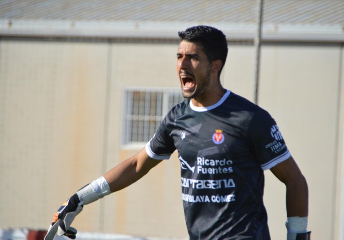 Álex Lázaro en un partido de esta temporada con la Deportiva Minera