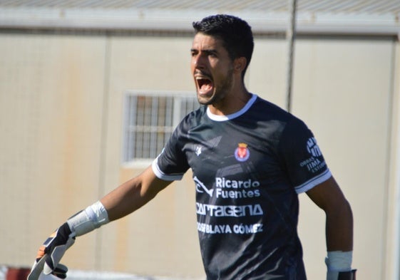 Álex Lázaro en un partido de esta temporada con la Deportiva Minera