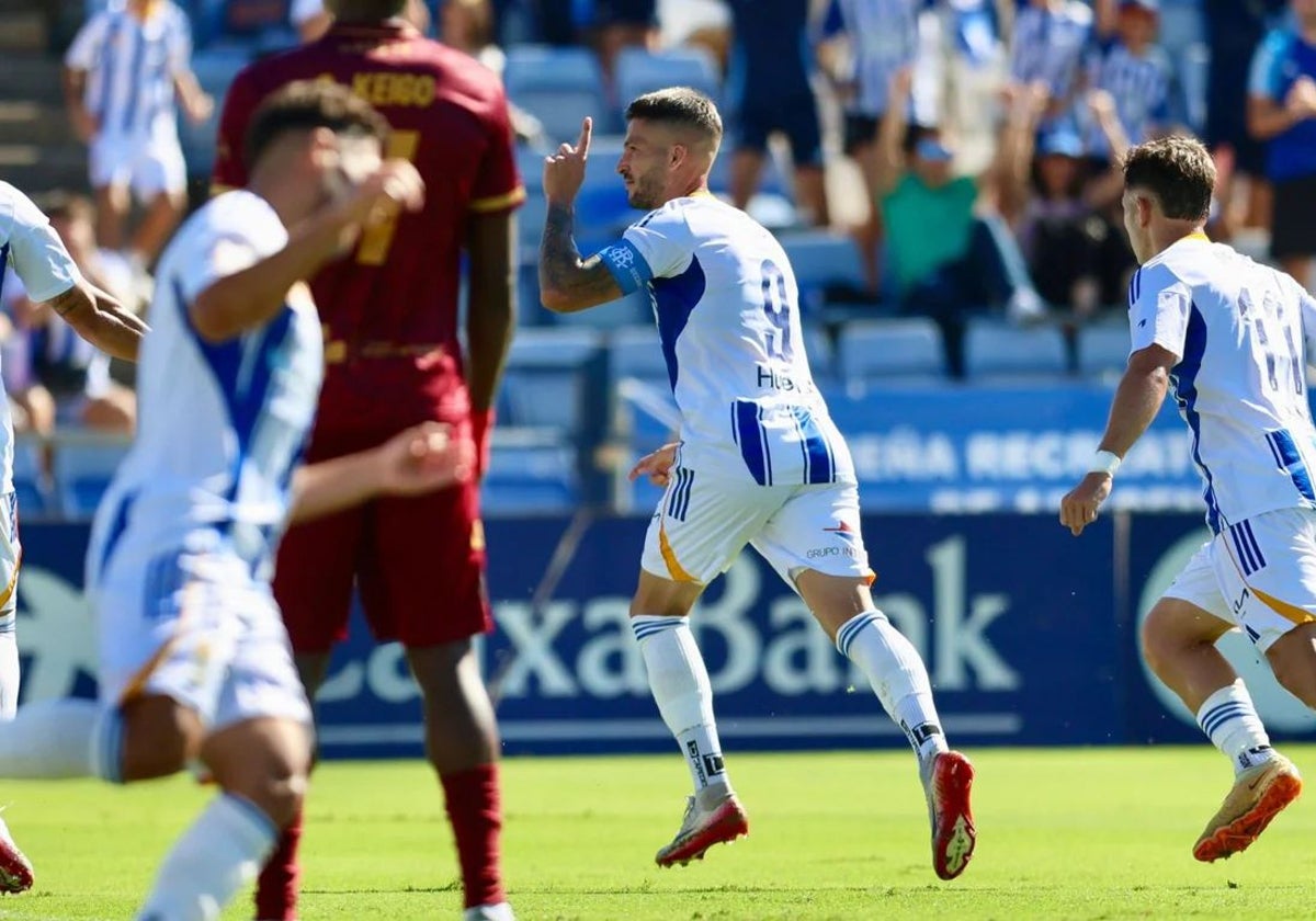 Caye Quintana celebra su gol ante el Lorca