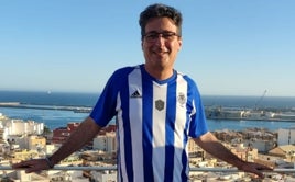 Cabrera con la camiseta del club más antiguo de España