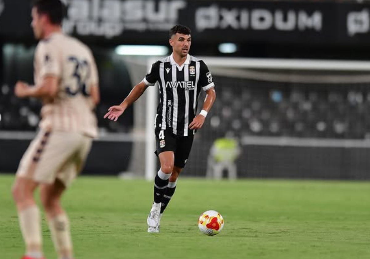 Rubén Serrano durante un partido con el Cartagena