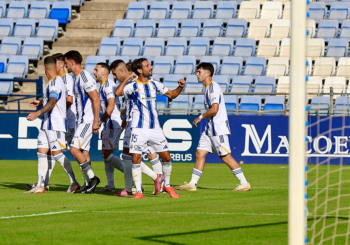 Celebración del gol del Recre ante el Atlético Malagueño