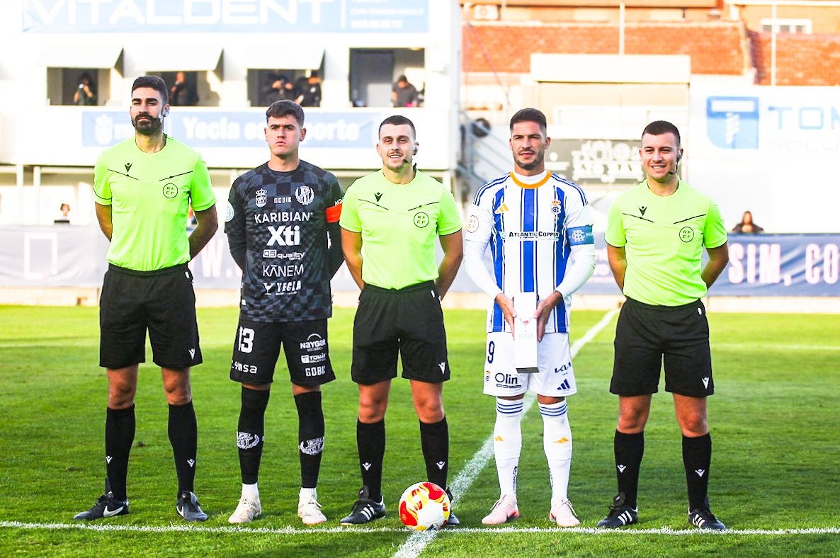 Las imágenes de la derrota del Recreativo ante el Yeclano en La Constitución