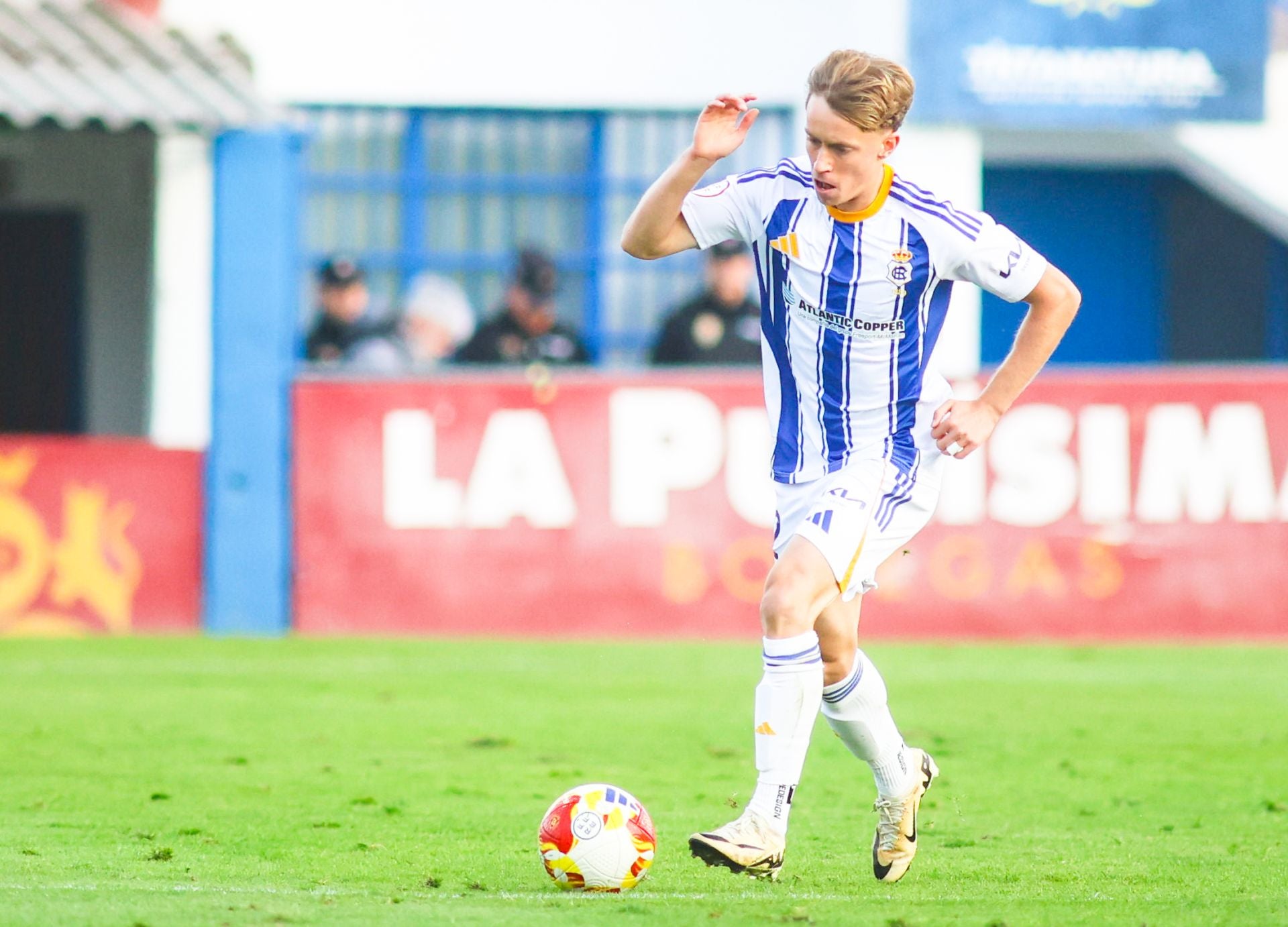 Las imágenes de la derrota del Recreativo ante el Yeclano en La Constitución